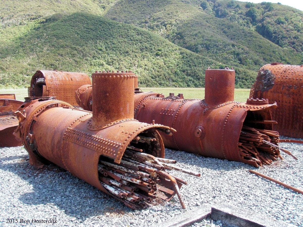 1-ACTA_Top_Rimutaka_old_fell_engines.jpg (402268 bytes)